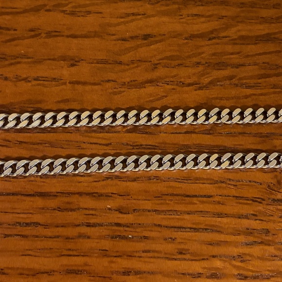 Cuban Link Chain - Picture 2 of 5